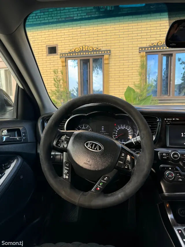 Kia K5 2011 · 2.2 AT