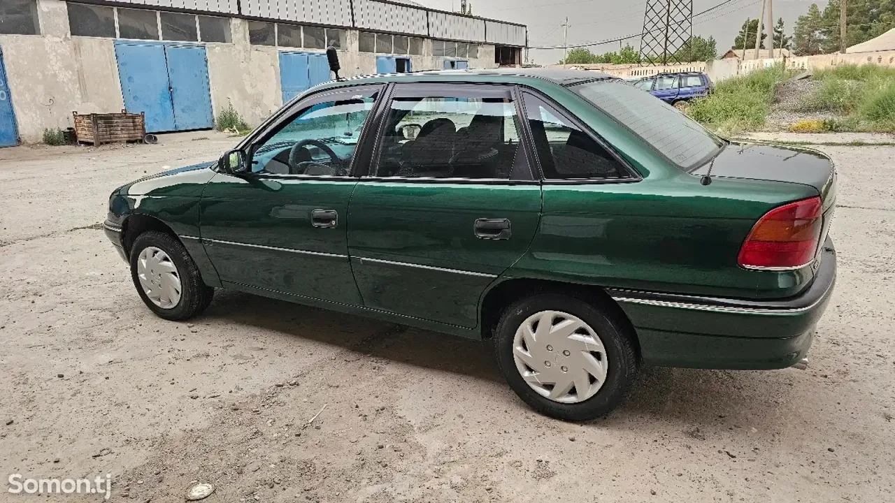 Opel Astra F 1996 · 1.6 MT