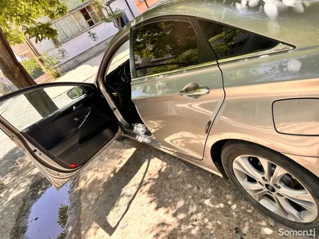 Hyundai Elantra 2010 · 2.0 AT