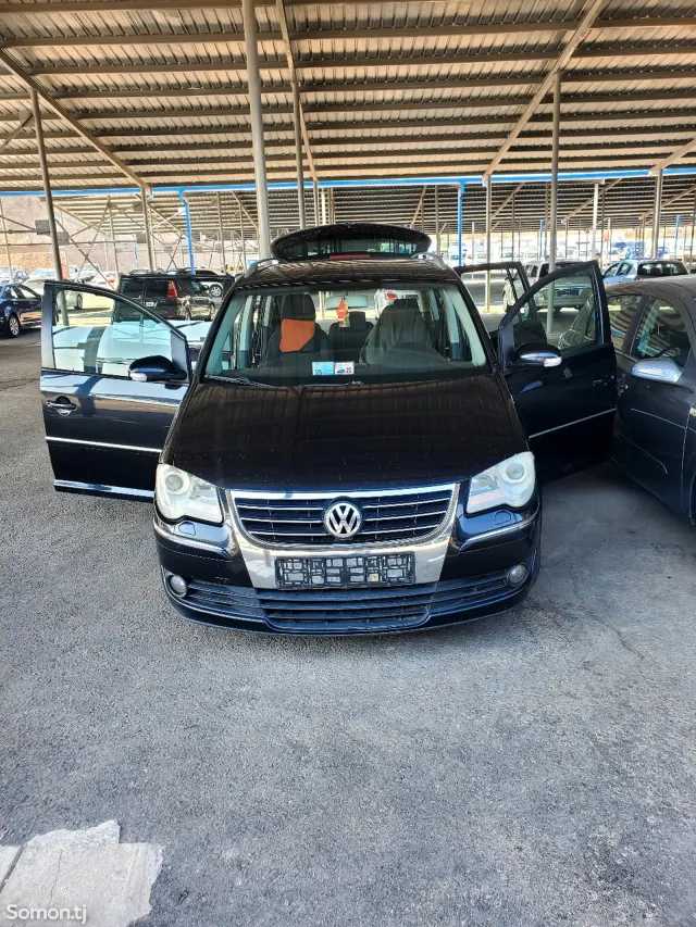Volkswagen Touran 2007 · 1.4 MT