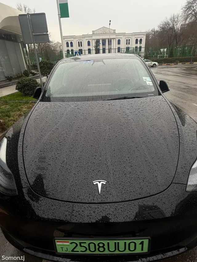 Tesla Model Y 2022 · AT