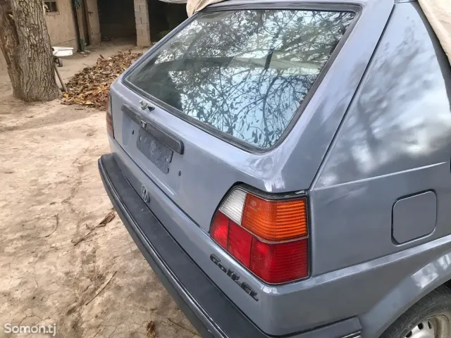 Volkswagen Golf 1989 · 1.8 MT