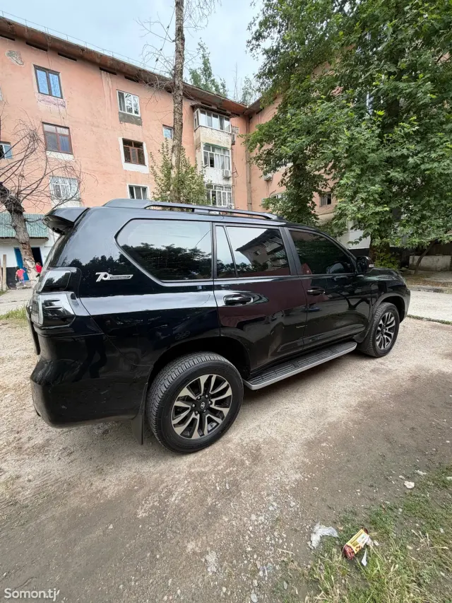 Toyota Land Cruiser Prado 2022 · 4.0 AT