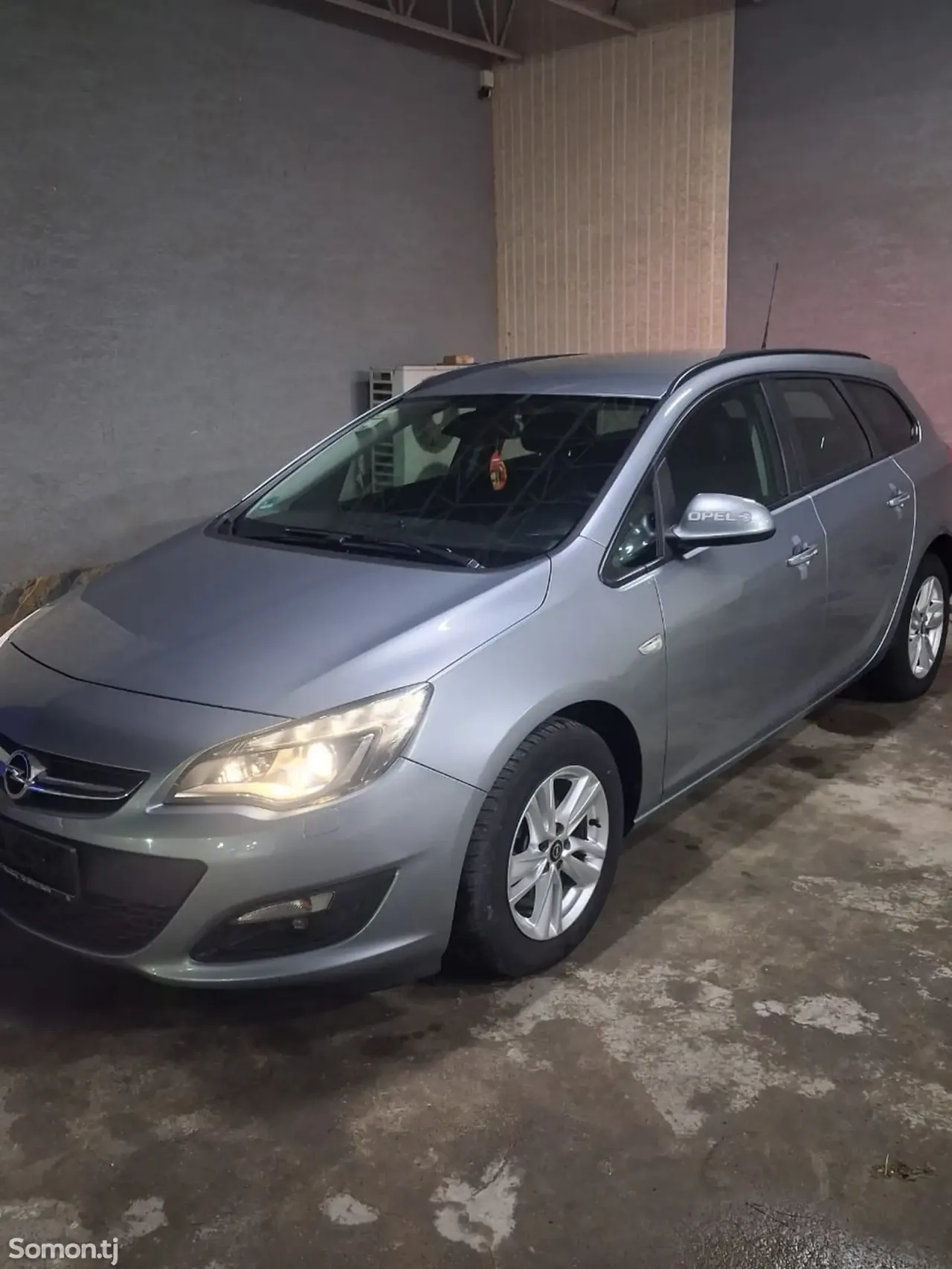 Opel Astra J 2014 · 1.4 MT