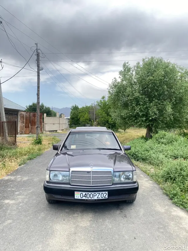 Mercedes-Benz W201 1993 · 2.0 AT