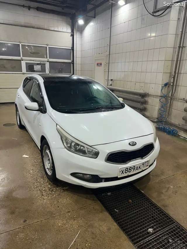 Kia Ceed 2015 · 1.6 AT