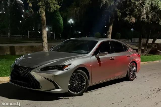 Lexus ES series 2024 · 2.5 AT