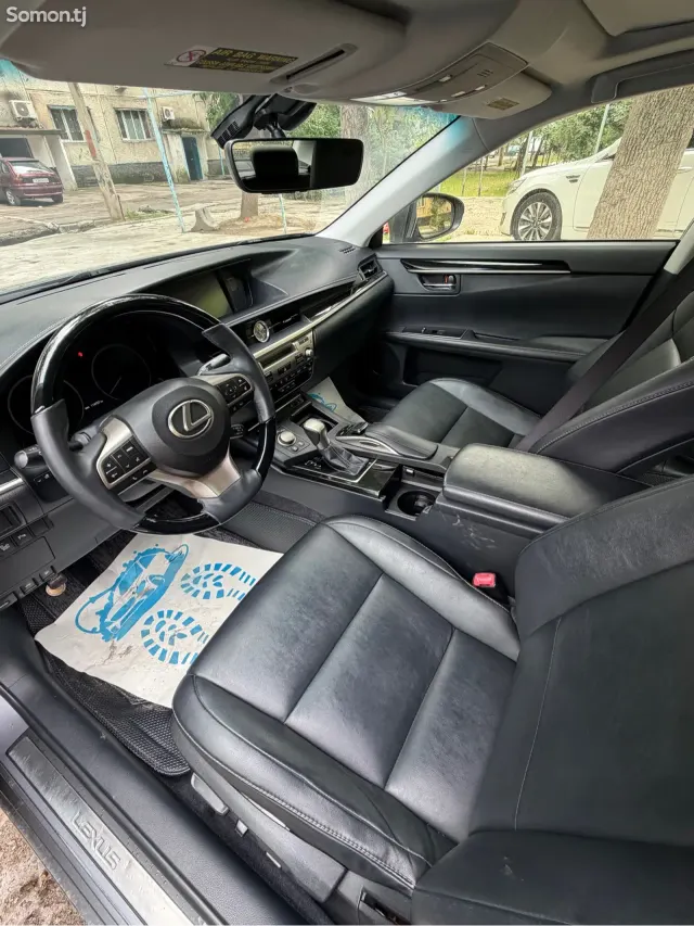 Lexus ES series 2014 · 2.5 AT