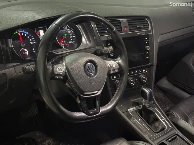 Volkswagen Golf 2019 · 2.4 AT