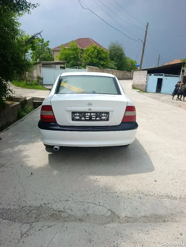 Opel Vectra B 1996 · 1.6 MT