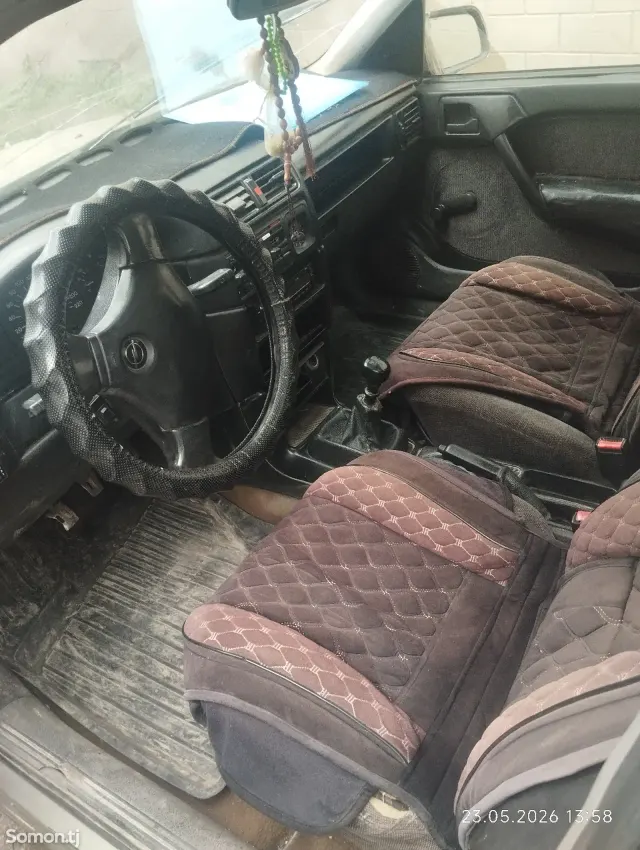 Opel Vectra A 1995 · 1.8 MT
