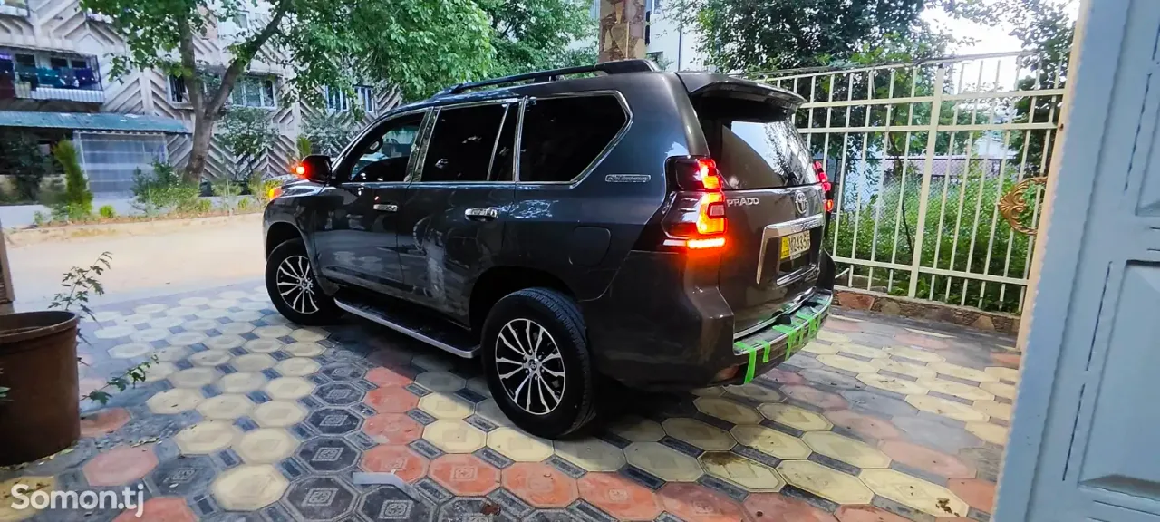 Toyota Land Cruiser Prado 2012 · 4.0 AT