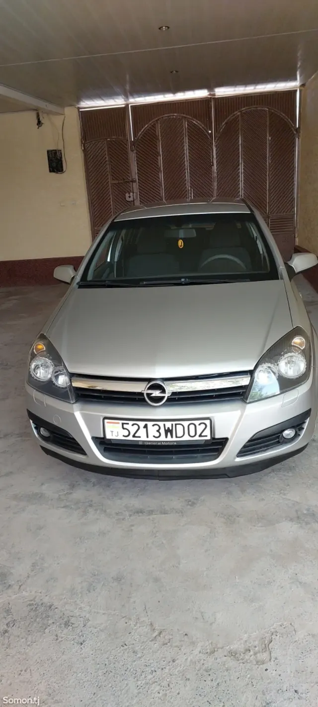 Opel Astra H 2006 · 1.6 MT