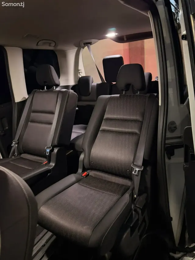 Nissan Serena 2016 · 2.0 AT