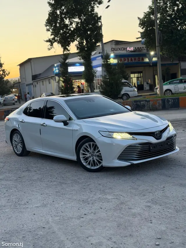 Toyota Camry 2018 · 2.5 AT