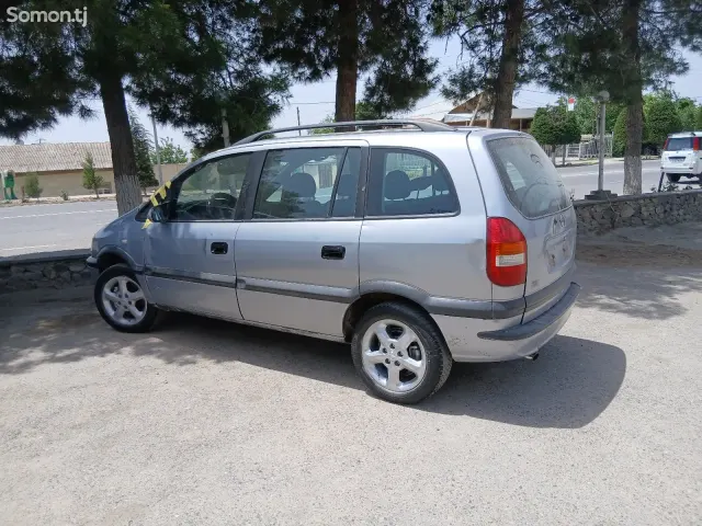 Opel Zafira 2002 · 2.2 MT