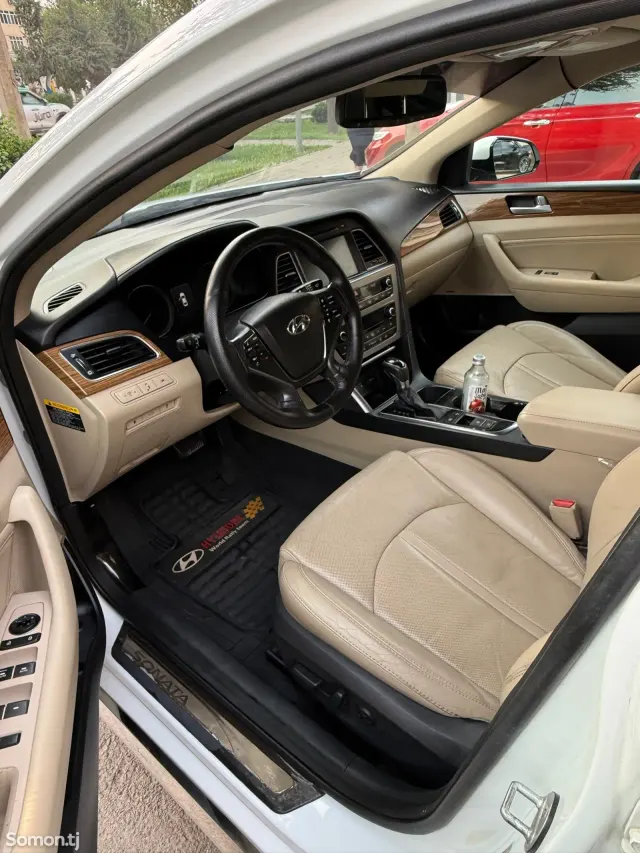 Hyundai Sonata 2015 · 2.4 AT