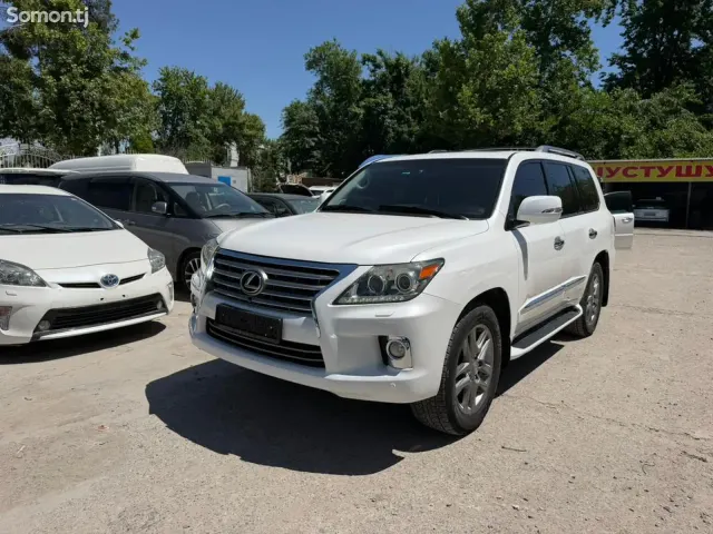 Lexus LX series 2013 · 5.7 AT