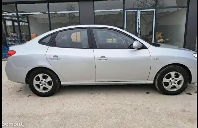 Hyundai Avante 2010 · 1.6 AT