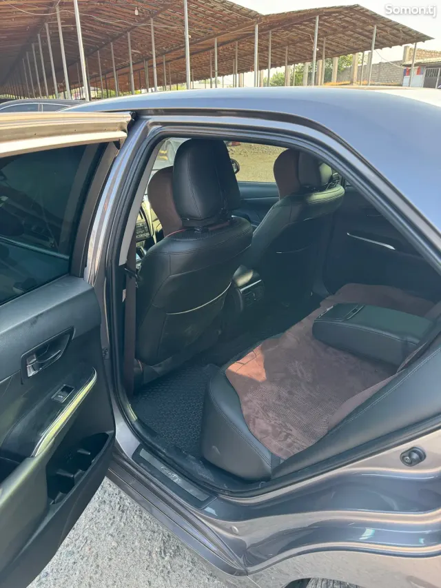 Toyota Camry 2015 · 2.5 AT