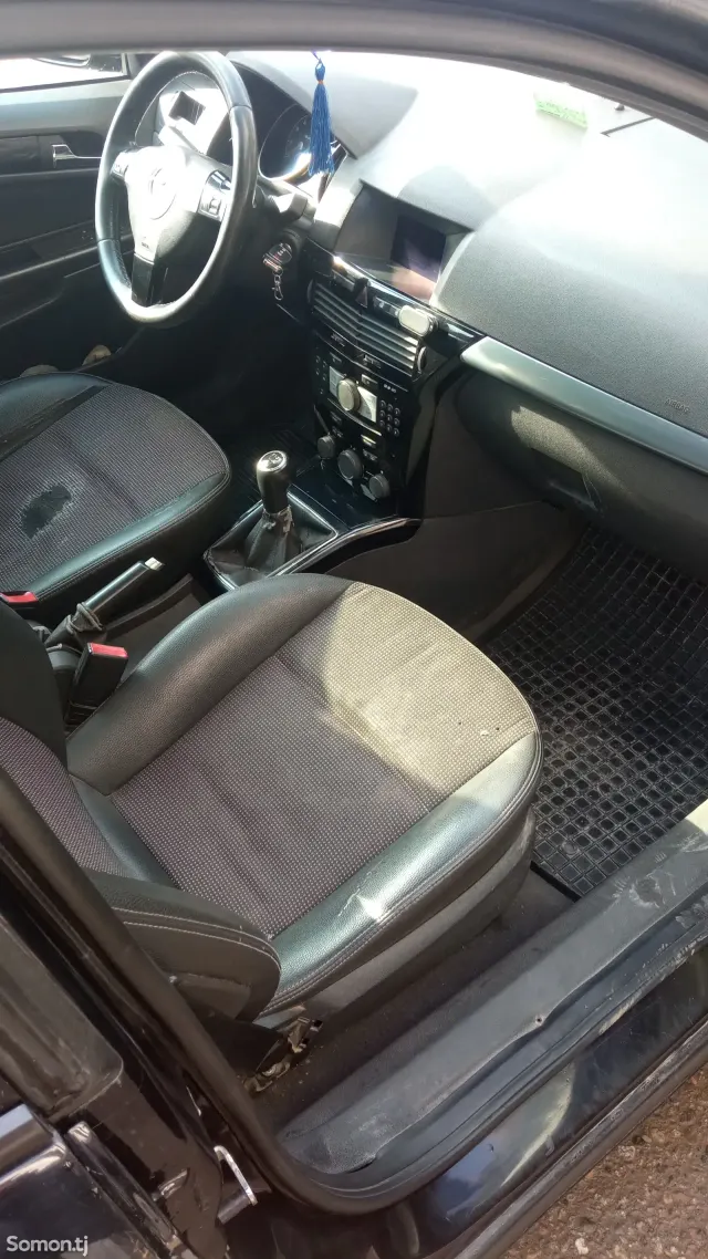 Opel Astra H 2007 · 1.6 MT