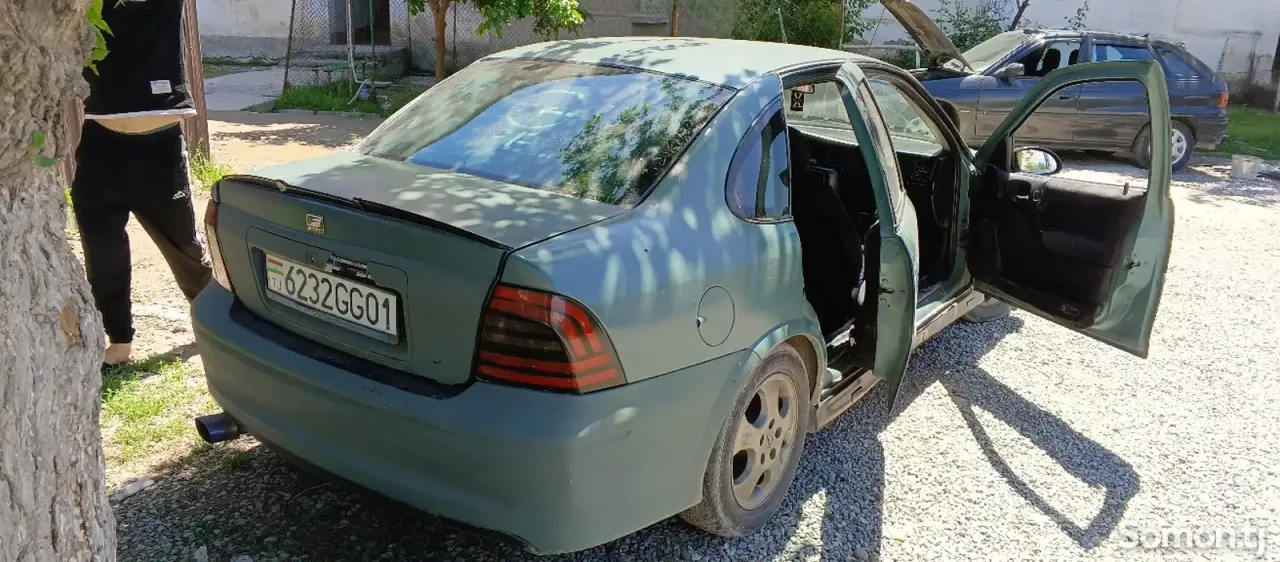 Opel Vectra B 1999 · 1.6 MT