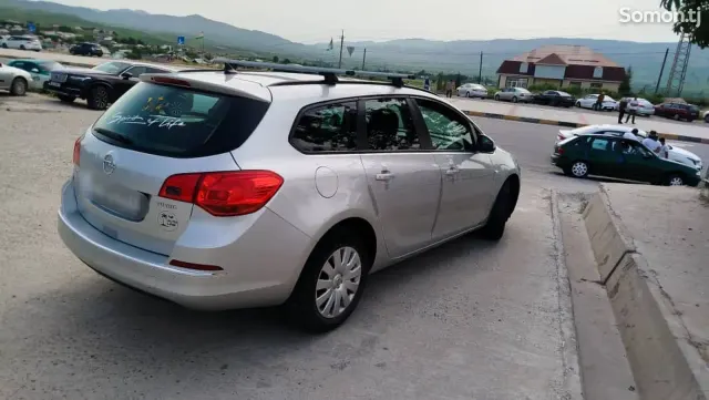 Opel Astra J 2014 · 1.4 MT