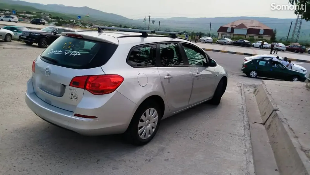Opel Astra J 2014 · 1.4 MT