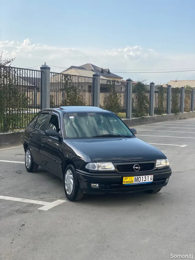 Opel Astra F 1995 · 1.6 MT