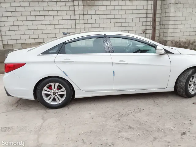 Hyundai Sonata 2011 · 2.0 AT