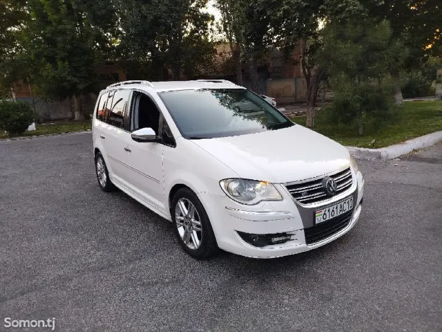 Volkswagen Touran 2008 · 1.9 AT