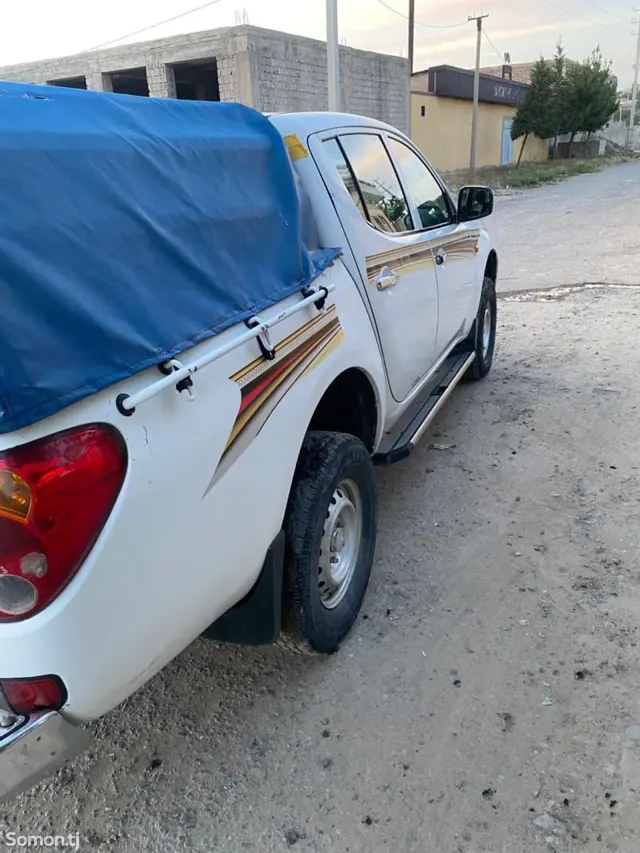 Mitsubishi L200 2008 · 2.4 MT