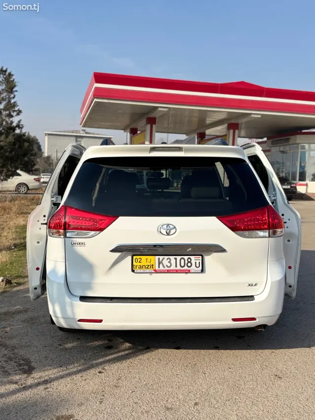 Toyota Sienna 2014 · 3.5 AT