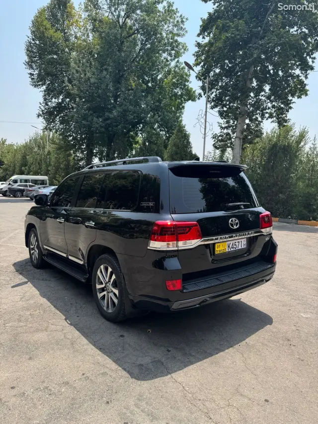 Toyota Land Cruiser 2018 · 4.5 AT