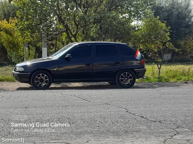Opel Astra F 1994 · 1.6 MT