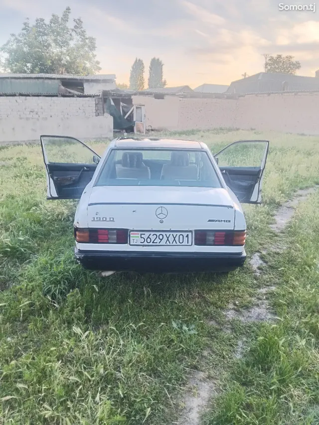Mercedes-Benz W201 1985 · 2.0 AT