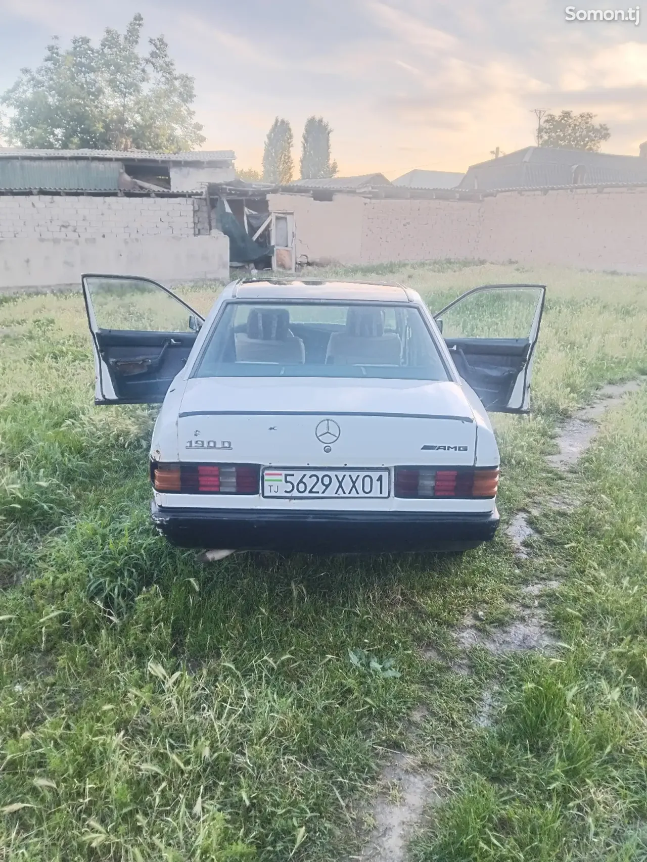 Mercedes-Benz W201 1985 · 2.0 AT
