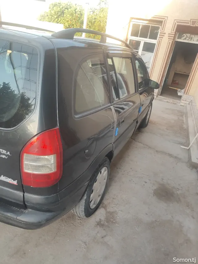 Opel Zafira 1999 · 1.8 MT