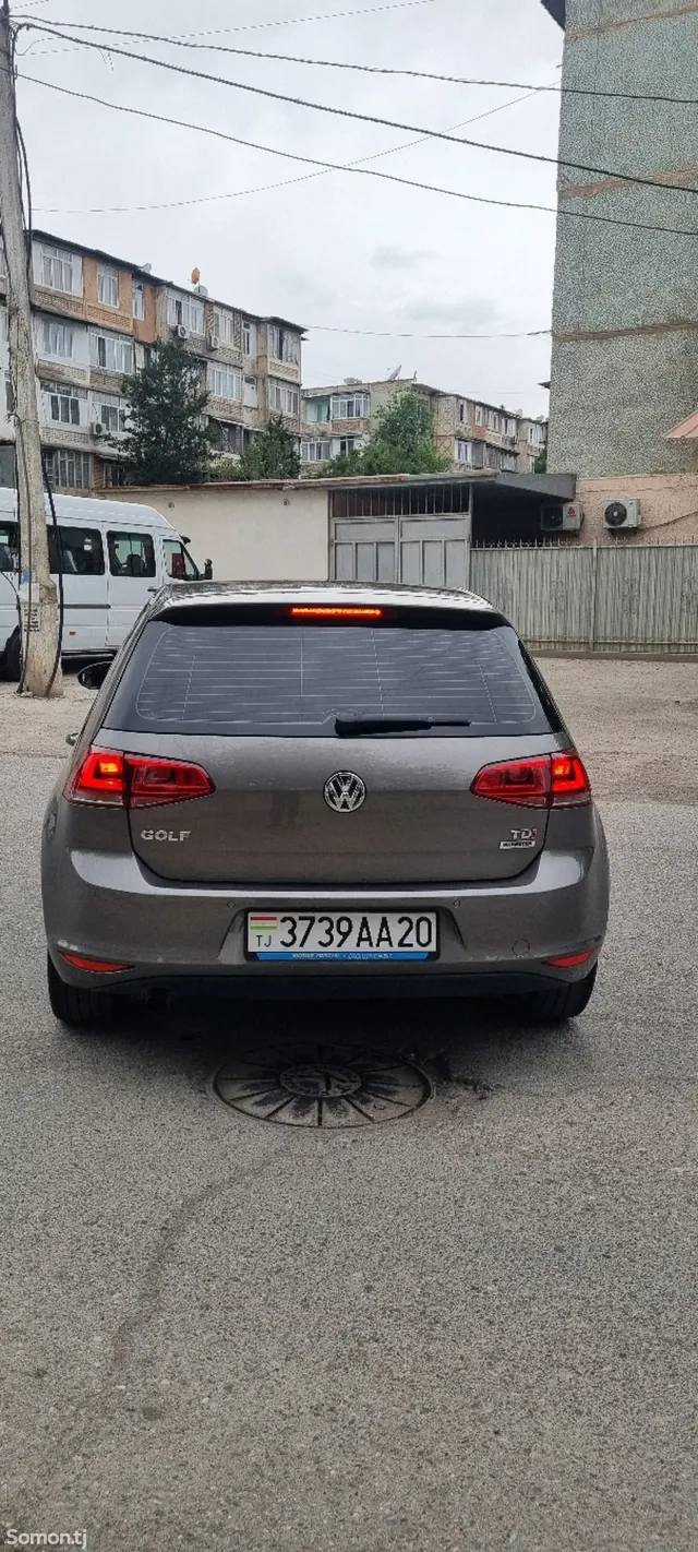 Volkswagen Golf 2015 · 1.6 AT