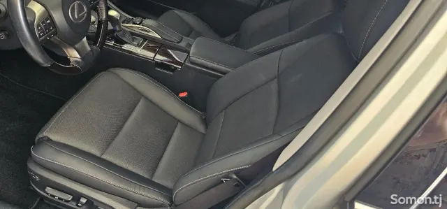 Lexus ES series 2017 · 3.0 AT