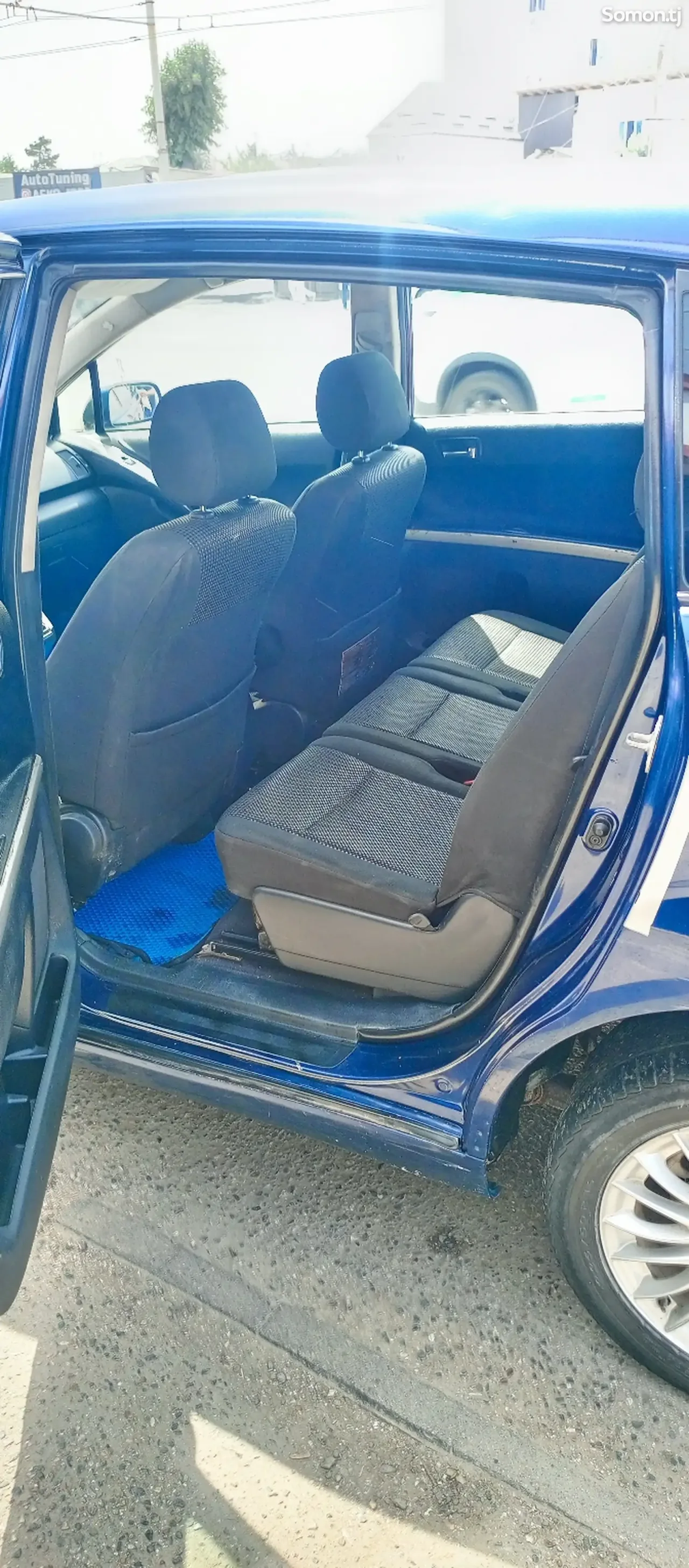 Toyota Corolla Verso 2006 · 2.2 MT