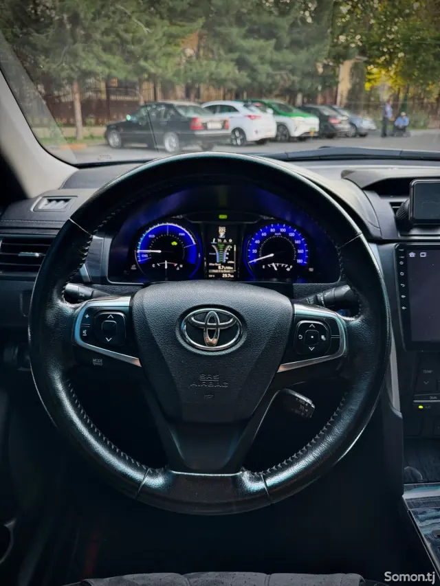 Toyota Camry 2015 · 2.5 AT
