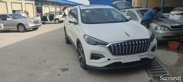 Hongqi E-HS3 2019 · AT