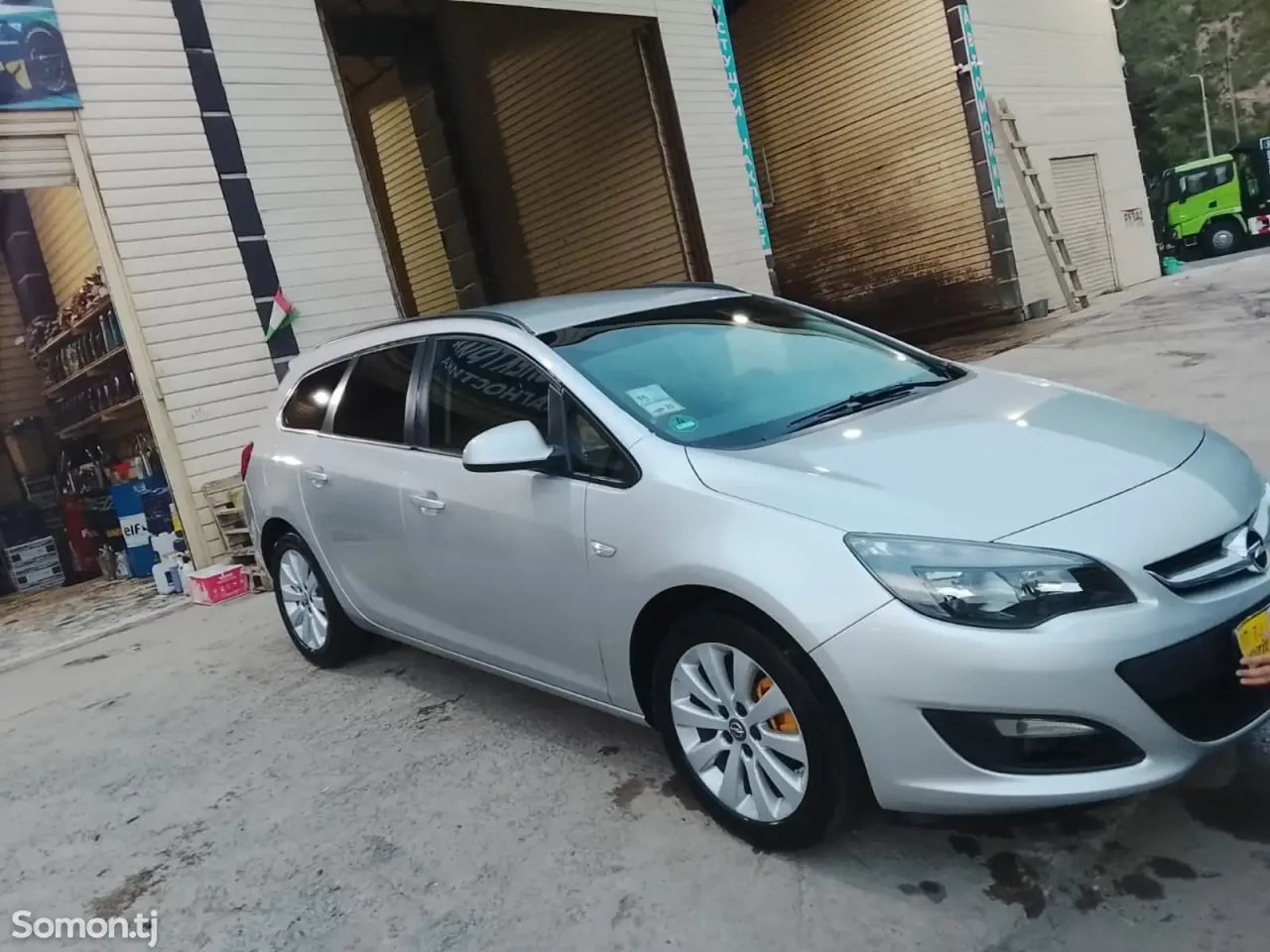 Opel Astra J 2015 · 1.6 MT