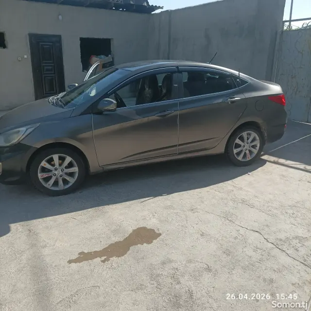 Hyundai Accent 2014 · 1.6 AT