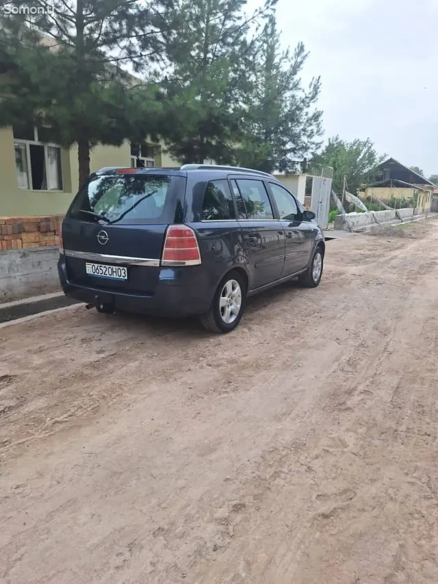Opel Zafira 2006 · 1.8 MT