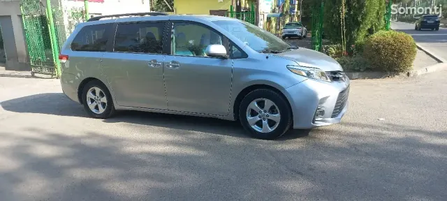 Toyota Sienna 2014 · 3.5 AT