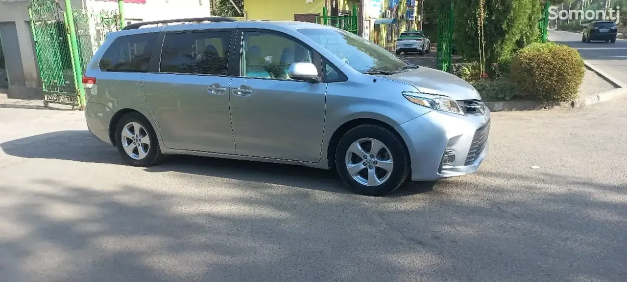 Toyota Sienna 2014 · 3.5 AT