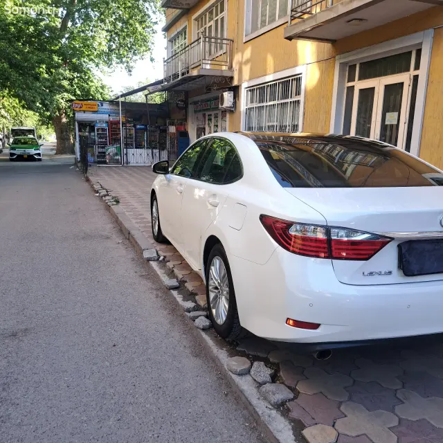 Lexus ES series 2015 · 2.5 AT