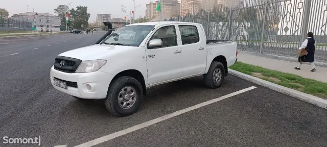 Toyota Hilux 2009 · 2.7 MT